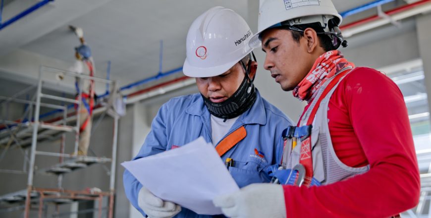 The Health and Safety in 5 Steps for Workers course by Essential Safety Services is designed to educate construction workers on their rights and the proper way to safely work on construction sites.
